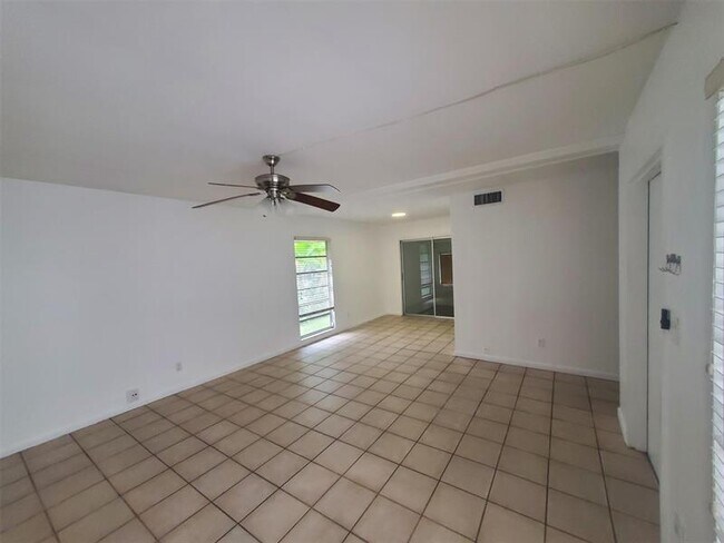 Foto del edificio - 6310 NW 71st Ave