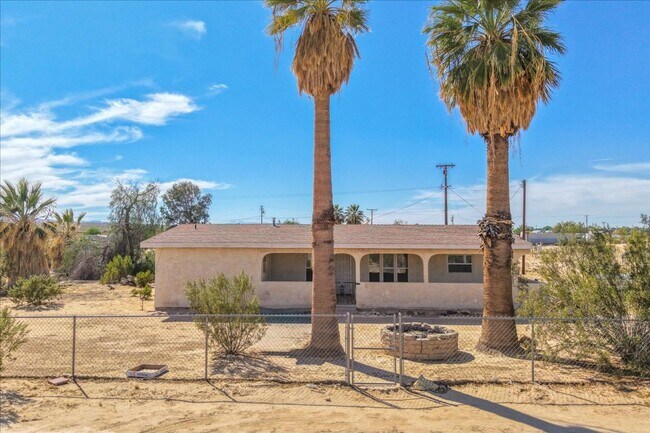 Foto del edificio - 4611 Oasis Ave
