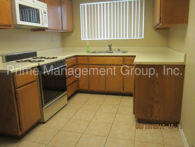 Building Photo - Beautiful 2 Story Town Home in Upland!!