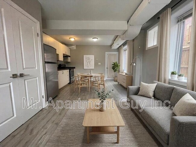 Building Photo - 827 Main St E