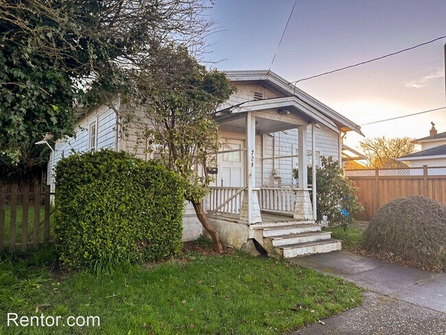 Building Photo - 2 br, 1 bath House - 724 Henderson Street