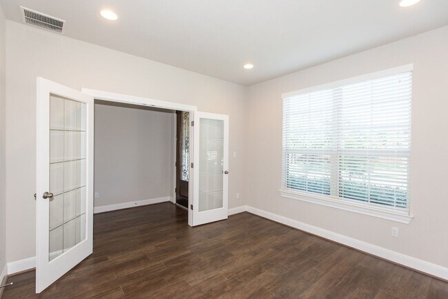 Foto del edificio - Never Leased - 2-Story home with 4 bed / 3...
