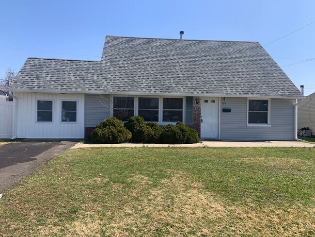 Building Photo - Beautiful fully renovated 5 beds 2 bath House