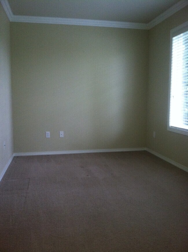 Office/Den - 2485 Mcneil St