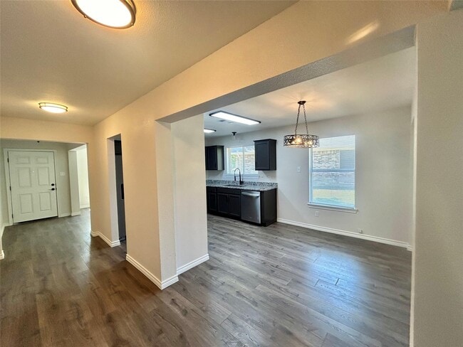 Building Photo - 1712 Creekside Ave