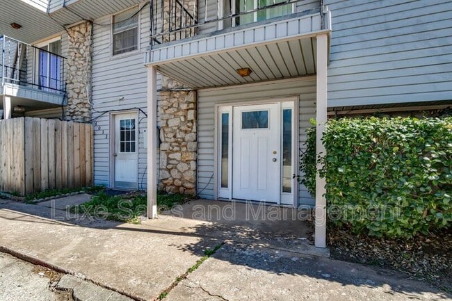 Building Photo - 6032 NW Expressway