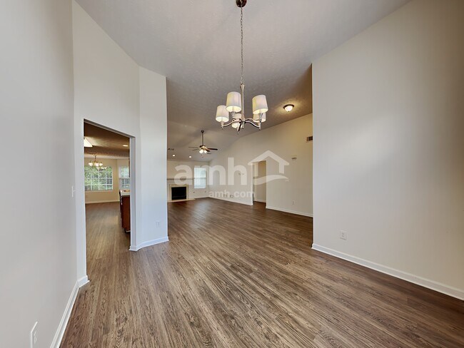 Foto del edificio - 910 Harbins View Dr