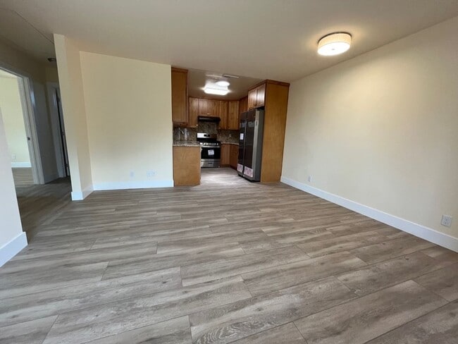 Building Photo - EBN T 1218-1216