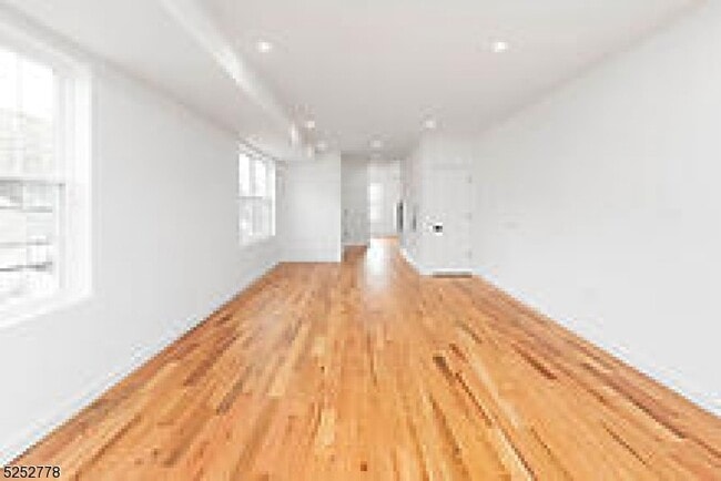 Building Photo - 125 Broughton Ave