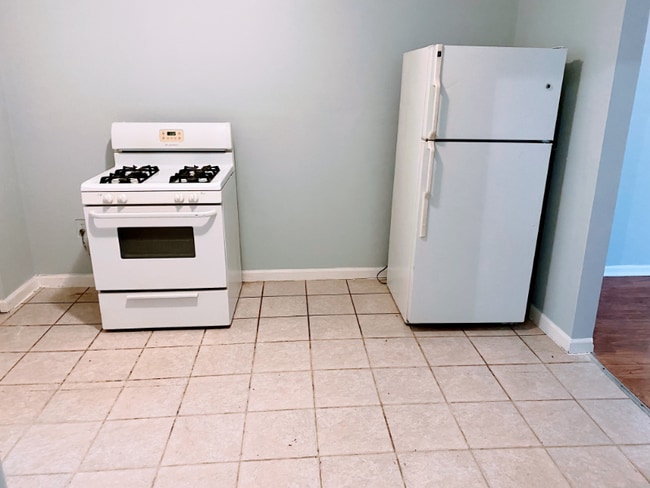Photo - 4851 S Ashland Ave Apartment