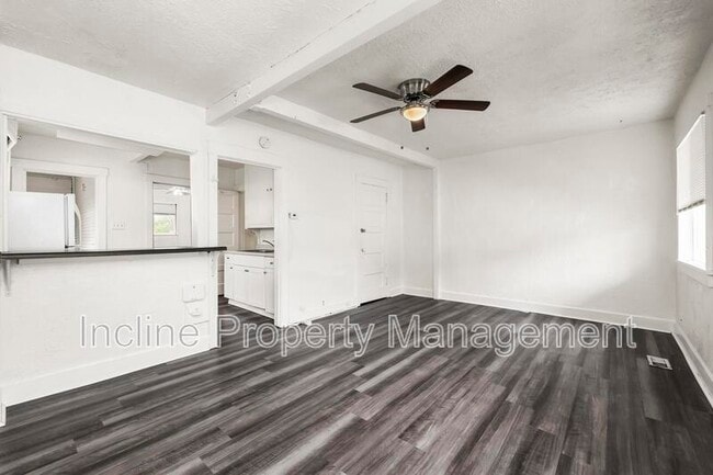 Building Photo - 2310 S Green St