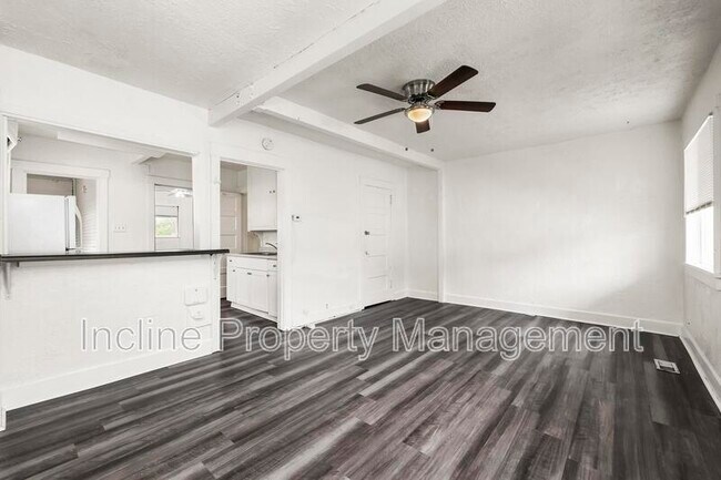 Photo - 2310 S Green St Apartment