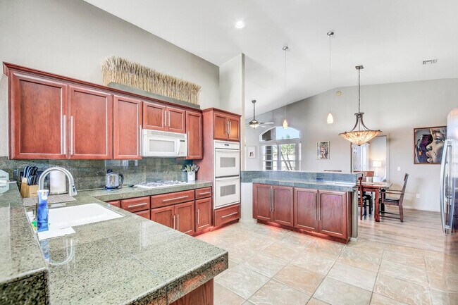 Foto del edificio - 67235 Garbino Rd