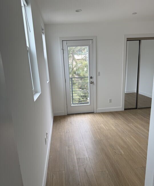 Foto del edificio - 227 N Park View St
