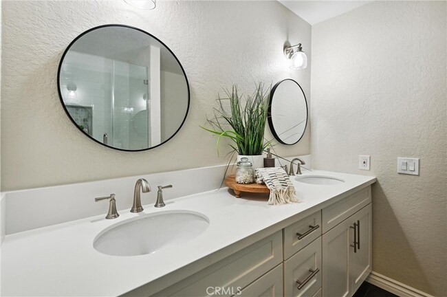 Building Photo - 1224 Fairway Cir