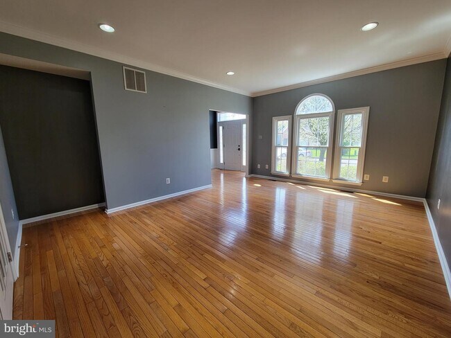 Building Photo - 31 Augusta Dr