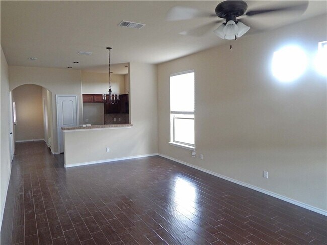 Building Photo - Beautiful 3 Bedroom Luxury Townhome, Kyle,...