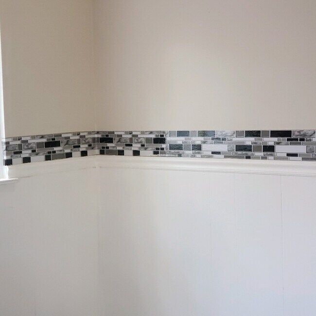 Foto del edificio - 682 Oswego Ave