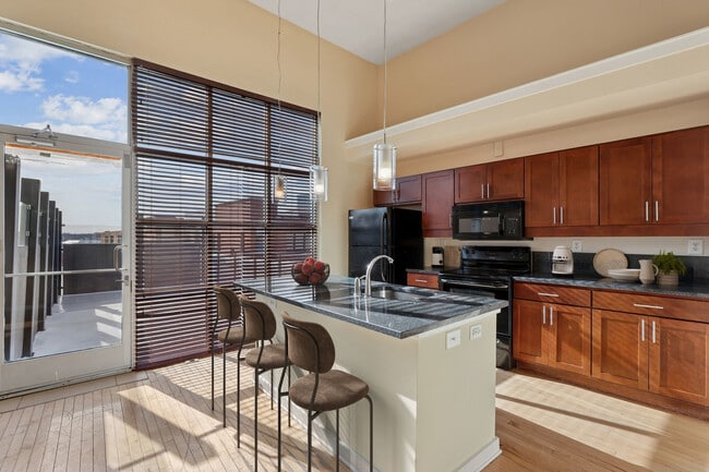 Building Photo - Perry Street Lofts