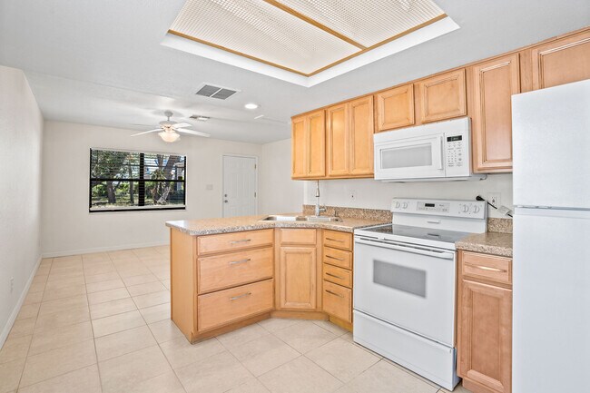 Building Photo - 1034 Bass Blvd