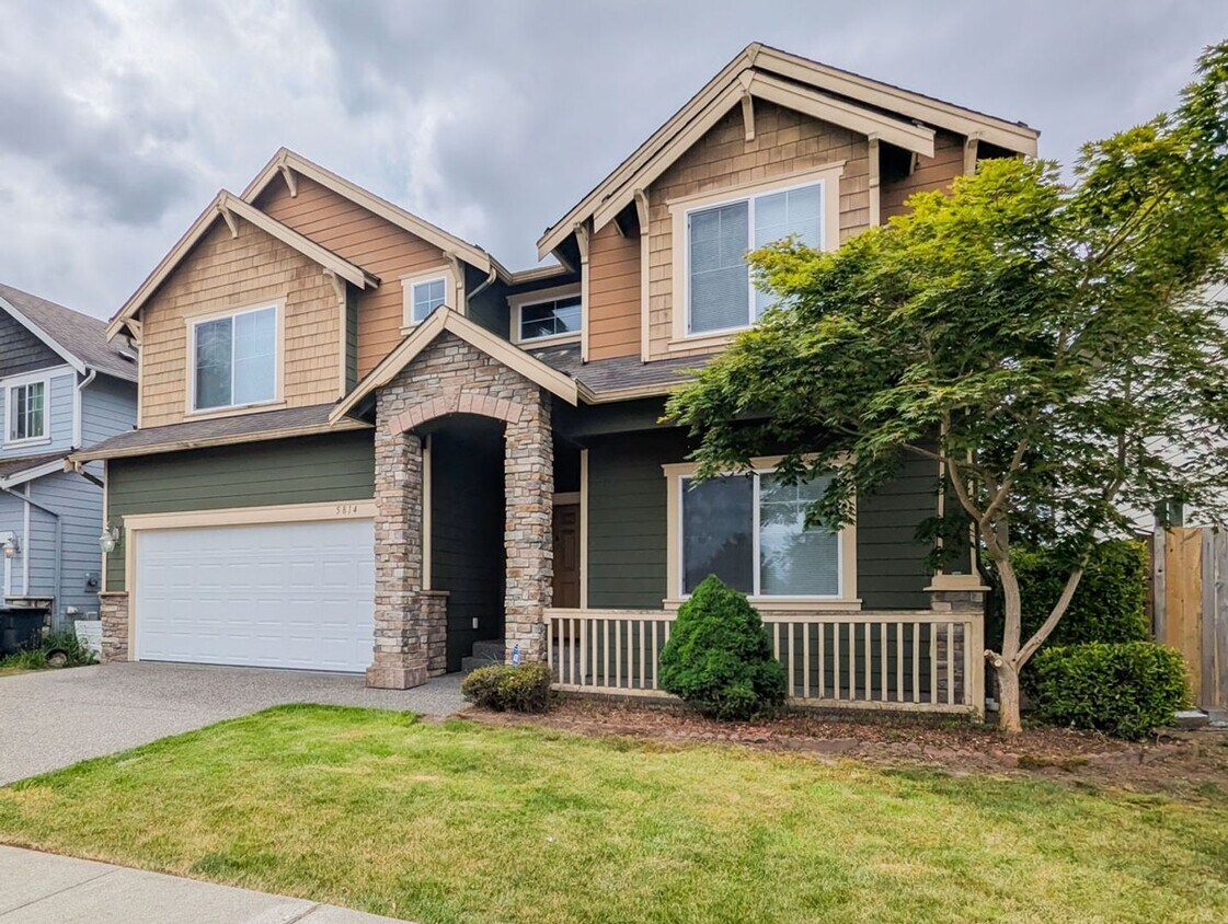 Foto principal - Spacious 4 bed/2.5bth Home W/ New Carpet &...