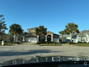 Building Photo - 10902 Lynn Lake Cir