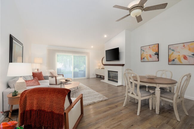 Building Photo - 156 Falls Ct