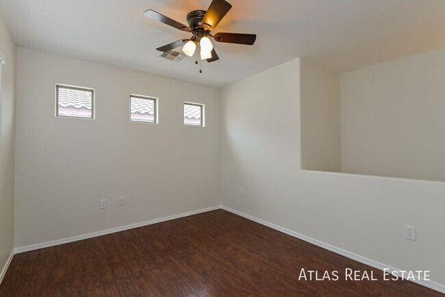 Foto del edificio - 6650 S Blue Wing Dr