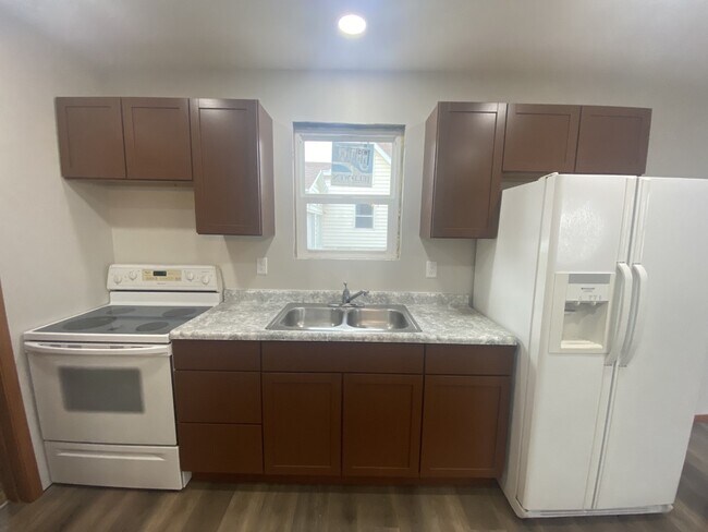 Kitchen - 415 N Olive Ave
