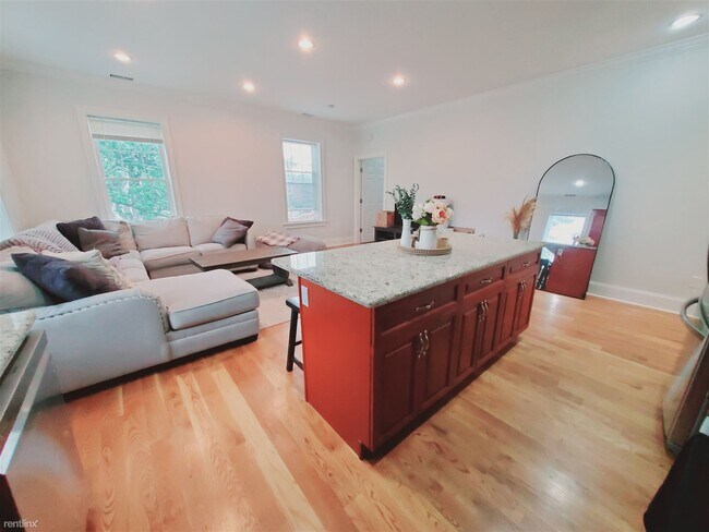 Building Photo - 2 br, 1 bath Condo - 75 East Ave Unit 4