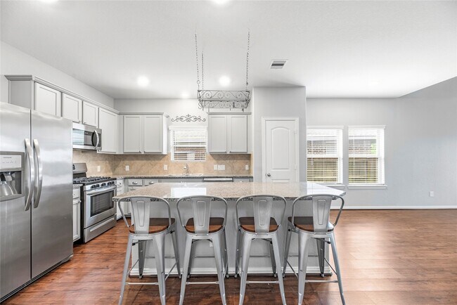 Foto del edificio - 6418 Shadowbrook Hollow Trail