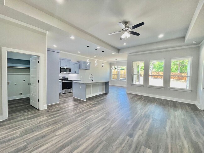 Building Photo - Brand New and Immaculate 4-bedroom, 2-bath...