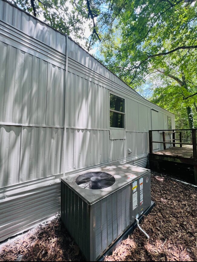 1074 Enoch Ln, Crystal Springs, MS 39059 House Rental in Crystal