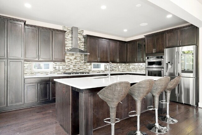 Building Photo - **Beautiful Sammamish Home in Desirable Canterbury Park**- AVAILABLE NOW FOR RENT!!