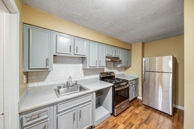 Building Photo - Midwood Court