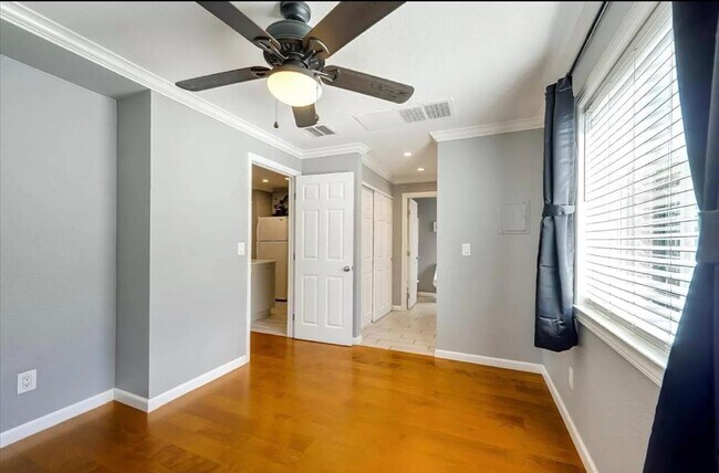Building Photo - 2023 Castlebury Dr