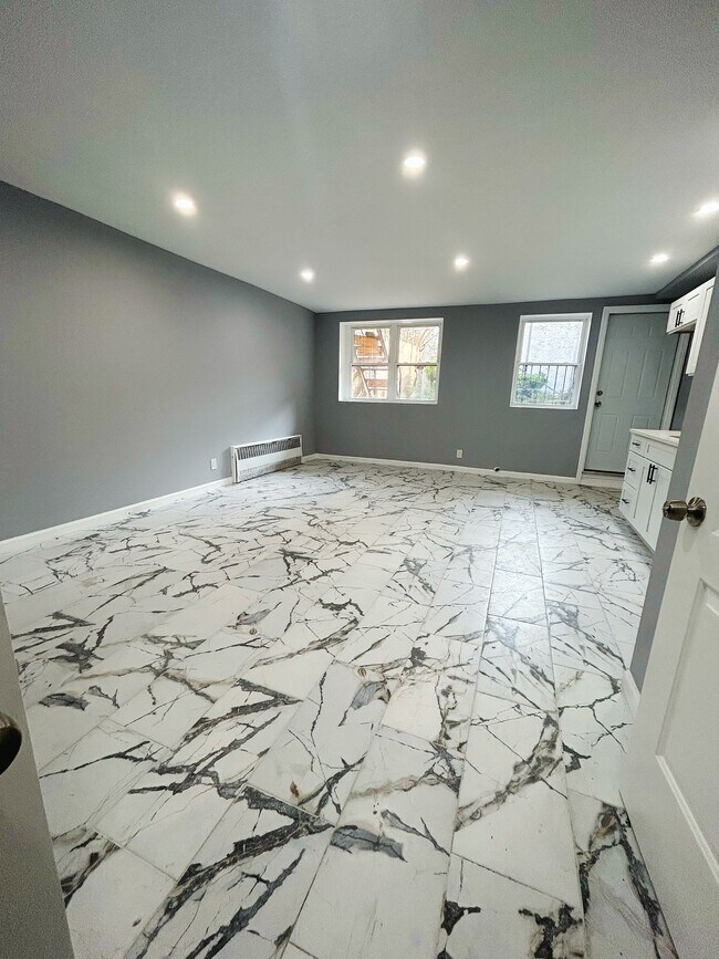 Building Photo - 1717 E 34th St