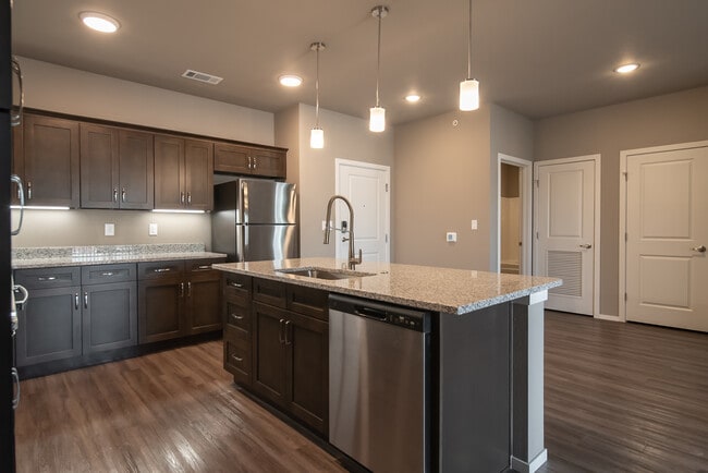 Building Photo - Promenade Commons