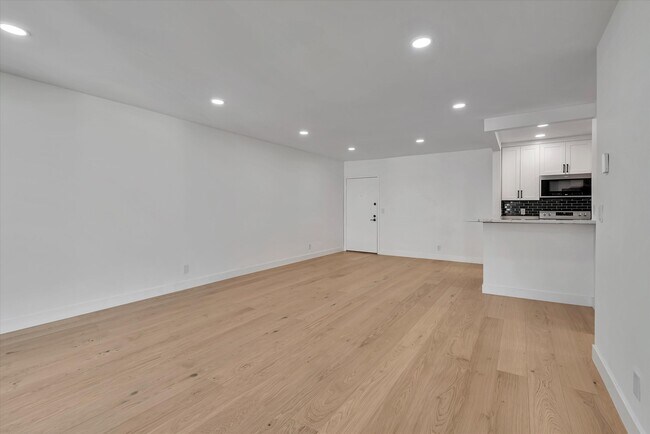 Building Photo - 8650 Gulana Ave