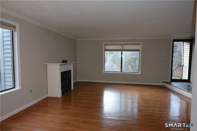 Foto del edificio - 12 Hitching Post Ln