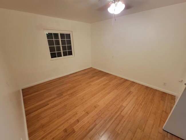 Foto del edificio - 707 W 28th St