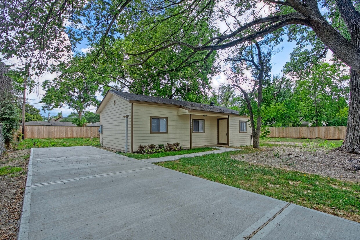 Foto principal - 10055 Hardison Ln