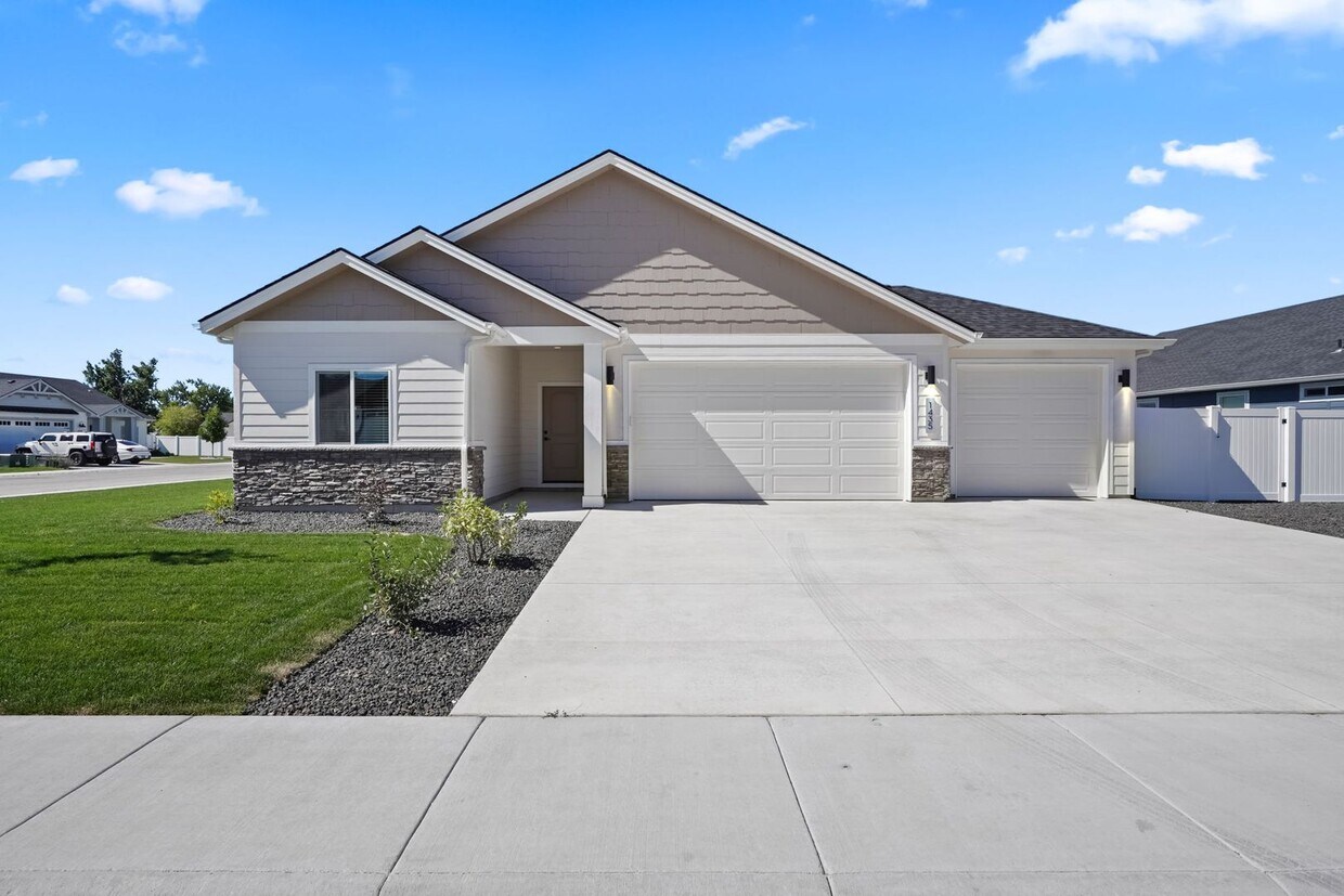 Primary Photo - BRAND NEW & BEAUTIFUL 3BD/2BA/3-CAR GARAGE...