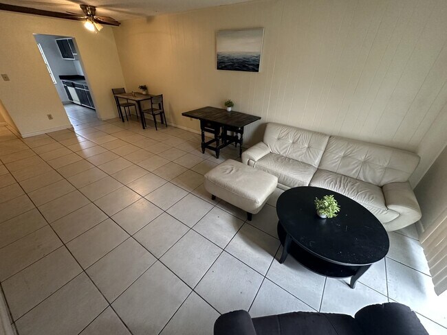 Foto del edificio - 2325 W Pensacola St