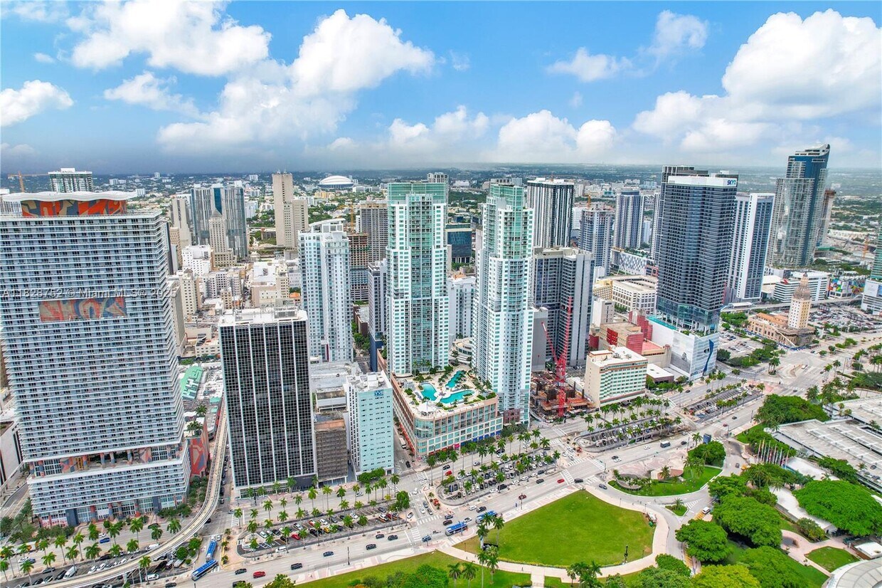 Primary Photo - 244 Biscayne Blvd