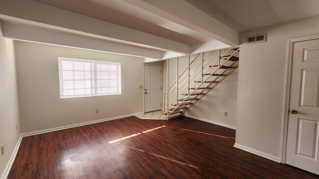 Building Photo - 1421 Wabash Ave