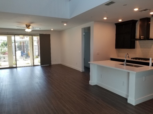 Building Photo - AMAZING TOWNHOME IN MCQUEEN AND OCOTILLO