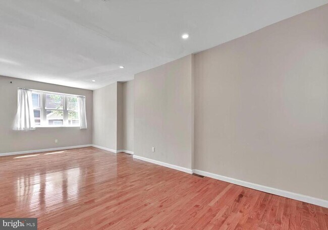 Building Photo - 1318 S Reese St