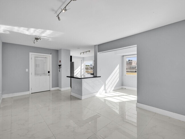 Building Photo - 525 Meridian Ave