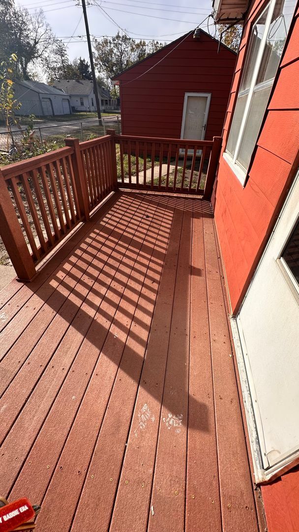 Building Photo - $1250 - 3 bedroom/ 2 bathroom with bonus r...